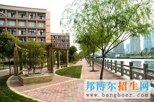 浙江醫(yī)藥高等??茖W(xué)校校園一角3866