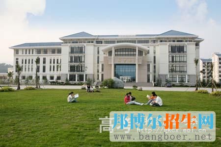 福建衛(wèi)生職業(yè)技術學院校園一角5846
