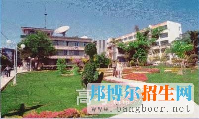 西雙版納職業(yè)技術學院校園一角3849