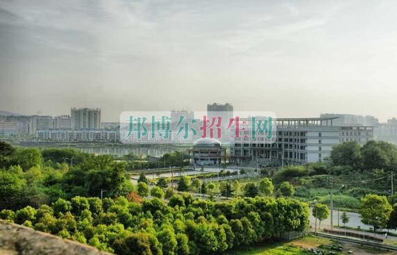 鄂州職業(yè)大學(xué)招生辦聯(lián)系電話(huà)