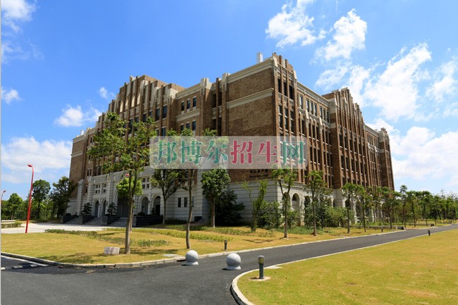 上海外國(guó)語大學(xué)賢達(dá)經(jīng)濟(jì)人文學(xué)院招生辦聯(lián)系電話