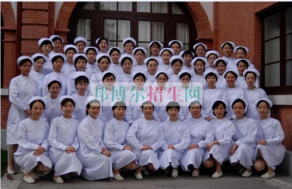 高中畢業(yè)學(xué)高級護理好嗎
