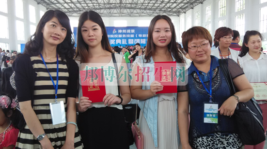 成都哪些大學有導(dǎo)游大專