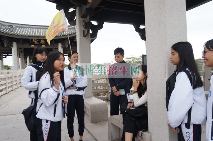 成都導(dǎo)游學(xué)校哪個(gè)好