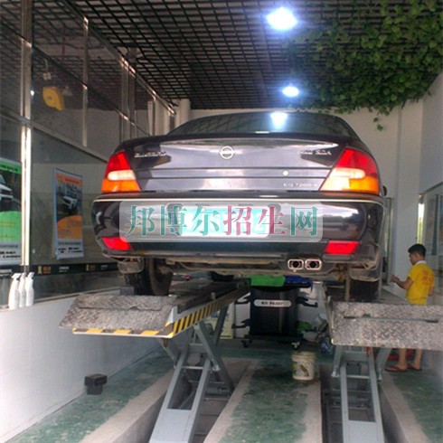 成都哪些大專學(xué)校有汽車整形技術(shù)