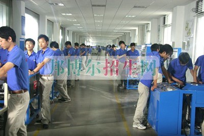 成都有哪些收汽車整形技術(shù)的大專
