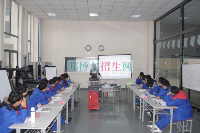 成都有哪些有汽車(chē)整形技術(shù)的大專(zhuān)院校
