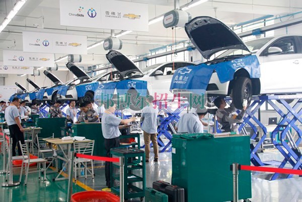 成都初中生讀汽車運(yùn)用與維修好嗎