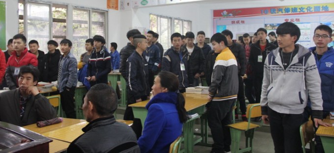 瀘州市工業(yè)技工學(xué)校心懷感恩，讓愛和溫暖充滿校園