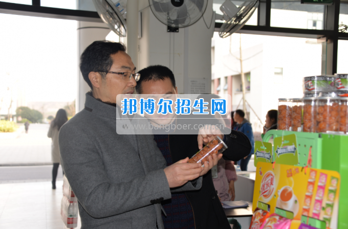 川南幼兒師范高等?？茖W校領(lǐng)導率隊檢查開學準備工作