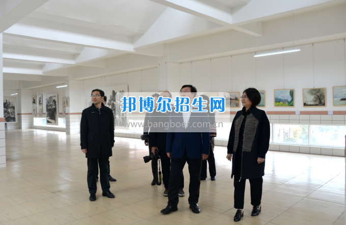 川南幼兒師范高等?？茖W(xué)校作“互聯(lián)網(wǎng)+教育”專題報(bào)告