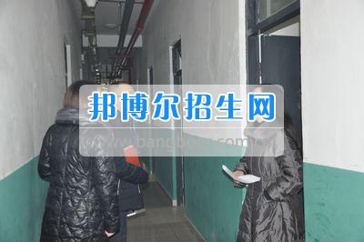 四川省什邡市職業(yè)中專學(xué)校迎接德陽市、什邡市教育局開學(xué)工作檢查