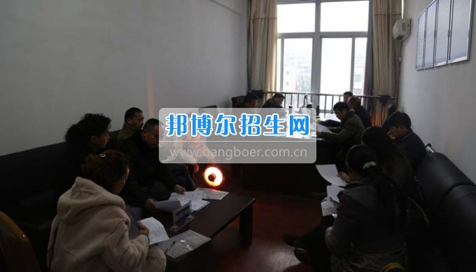 四川省古藺縣職業(yè)高級(jí)中學(xué)校集智匯力，全力推進(jìn)依法治校