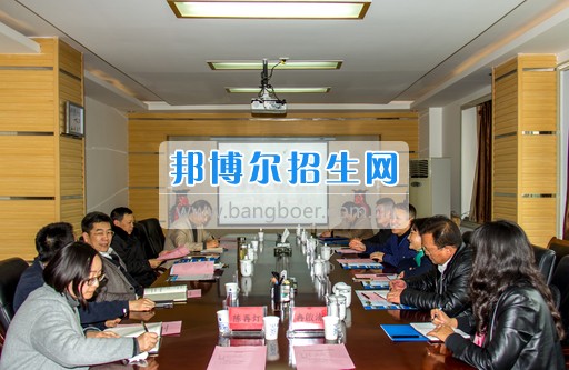 興義民族師范學(xué)院劉照惠校長率隊到省屬高?？疾旌笄诠芾砉ぷ? width=