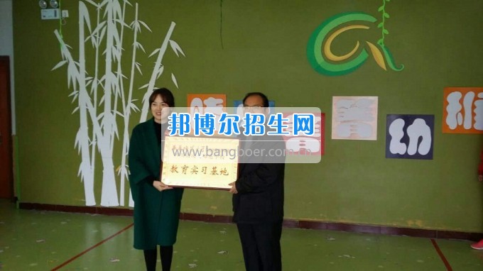 南充師范學(xué)校蔡禮儒校長赴高坪、嘉陵參加實(shí)習(xí)就業(yè)基地掛牌并看望實(shí)習(xí)生