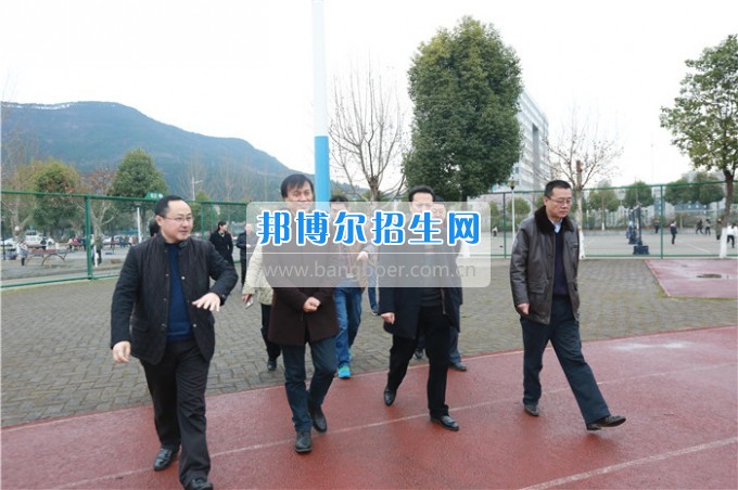 省體育局蔣顯倫副局長一行到川北幼兒師范高等?？茖W(xué)校調(diào)研