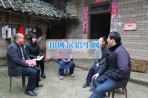 內(nèi)江師范學(xué)院督導(dǎo)組赴資中縣銀山鎮(zhèn)金紫鋪村開(kāi)展脫貧攻堅(jiān)專項(xiàng)督導(dǎo)