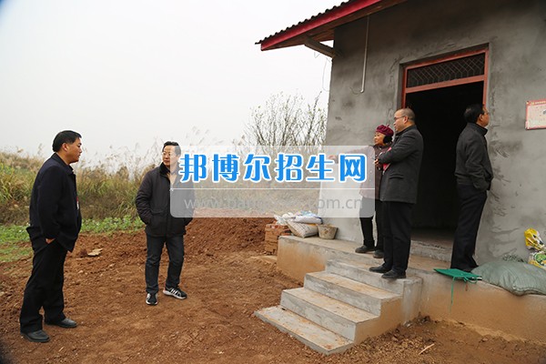 內(nèi)江師范學(xué)院督導(dǎo)組赴資中縣銀山鎮(zhèn)金紫鋪村開(kāi)展脫貧攻堅(jiān)專項(xiàng)督導(dǎo)