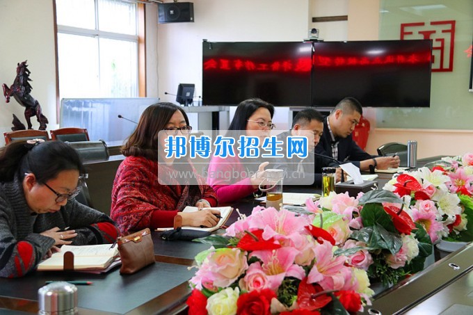 云南師范大學(xué)商學(xué)院召開應(yīng)用本科轉(zhuǎn)型試點(diǎn)高校轉(zhuǎn)型發(fā)展評價(jià)工作布置會