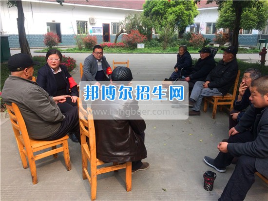 成都指南針學(xué)校黨支部深入敬老院開展“黨員義工”服務(wù)活動