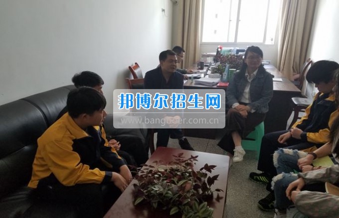 重慶市旅游學(xué)校旅游裝備系組織召開(kāi)重慶市外籍學(xué)生座談會(huì)
