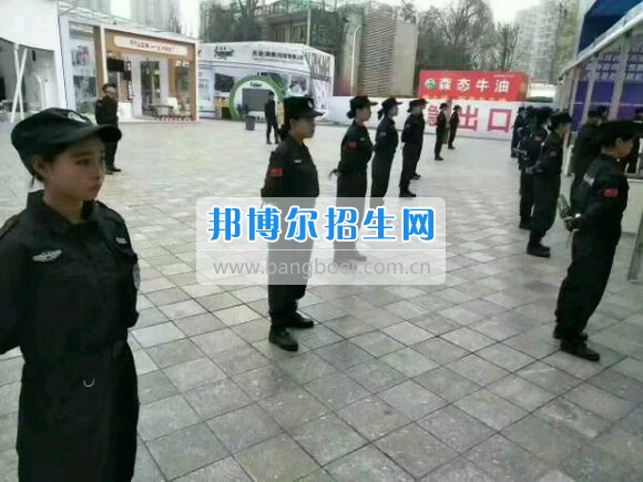 四川省弘博中等專業(yè)學(xué)校安檢專業(yè)學(xué)子助力第96屆全國糖酒會(huì)