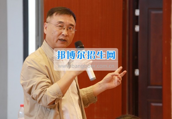 貴州商業(yè)高等專(zhuān)科學(xué)校舉行“協(xié)同創(chuàng)新 共謀發(fā)展——高校服務(wù)區(qū)域經(jīng)濟(jì)發(fā)展論壇”