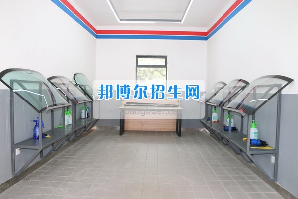 高考容易就業(yè)難，掌握技術(shù)是王道