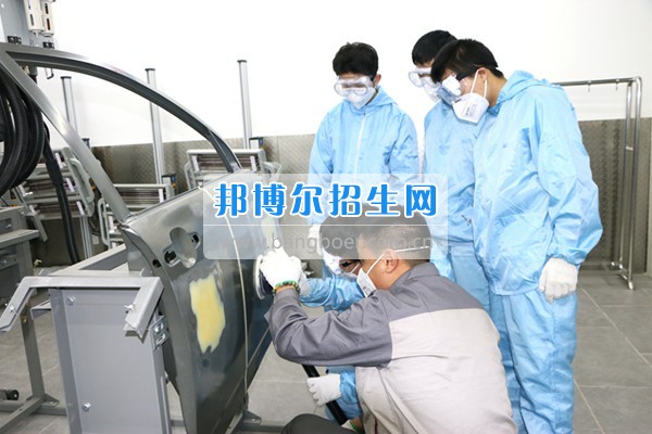 高考后選萬通，職業(yè)生涯更暢通