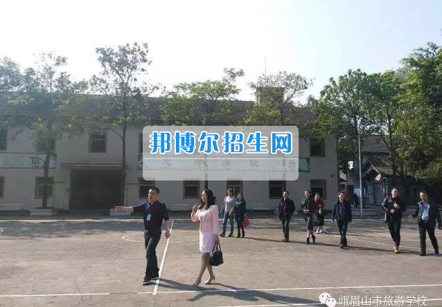 民盟樂山市委就峨眉山市旅游學(xué)校對口美姑縣開展教育扶貧工作進(jìn)行