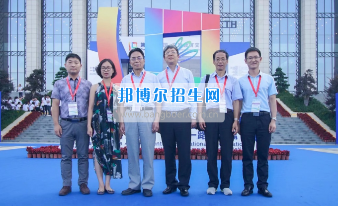 重慶公共運輸職業(yè)學(xué)院參加第十屆中國-東盟教育交流周