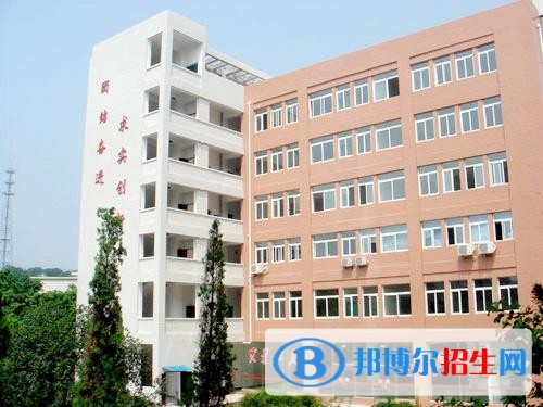內(nèi)江機(jī)電學(xué)校2018年報(bào)名條件、招生對(duì)象