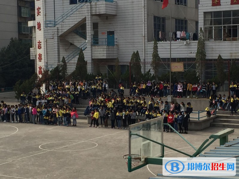 云南省昭通市財(cái)貿(mào)學(xué)校2018年報(bào)名條件、招生對(duì)象