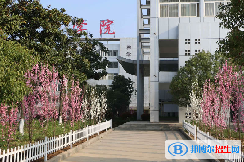 六安衛(wèi)生學(xué)校招生辦聯(lián)系電話