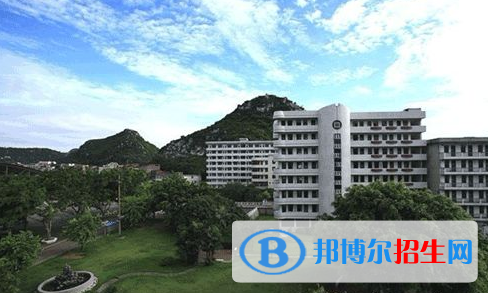 四川省商業(yè)服務(wù)技工學(xué)校2018年報名條件、招生對象