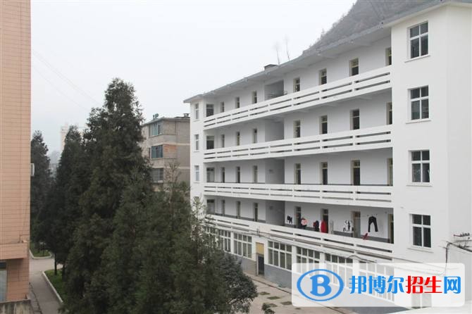 六盤(pán)水市民族職業(yè)技術(shù)學(xué)校2018年報(bào)名條件、招生對(duì)象