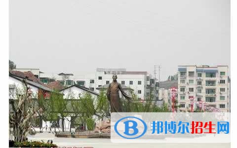 蓬安縣巨龍職業(yè)中學(xué)2018年報(bào)名條件、招生對(duì)象