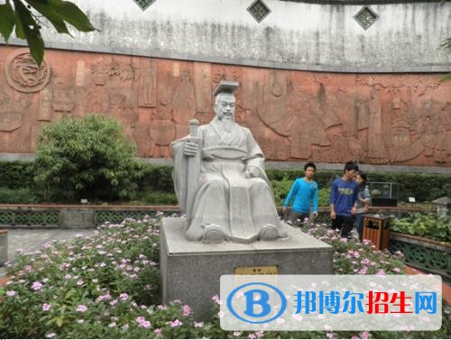 貴州省神農(nóng)中醫(yī)藥職業(yè)學(xué)校2018年報(bào)名條件、招生對(duì)象