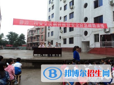 渠縣靜邊職業(yè)中學2018年報名條件、招生對象