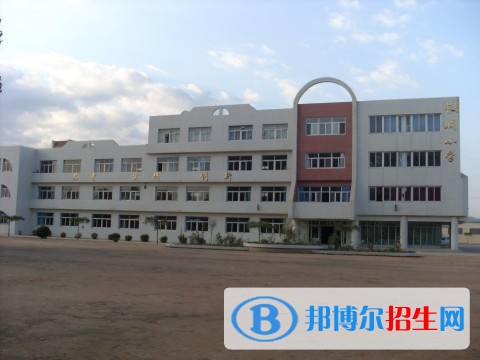 陜西長(zhǎng)城科技技術(shù)學(xué)校2018年報(bào)名條件、招生對(duì)象