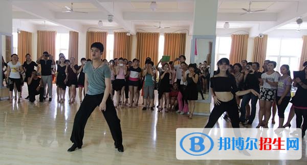 秦皇島體育舞蹈中等專業(yè)學(xué)校招生辦聯(lián)系電話