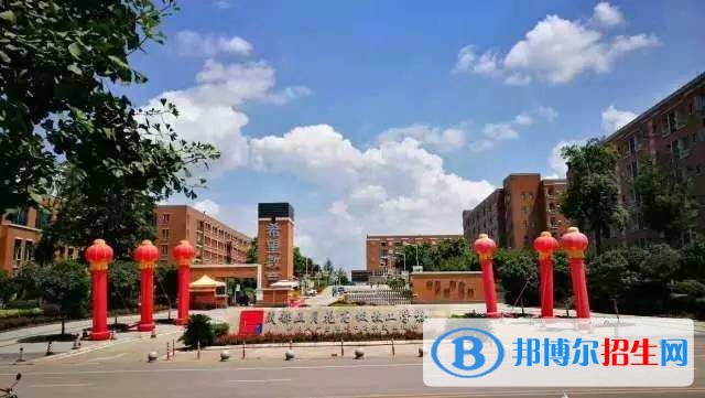 成都五月花高級(jí)技工學(xué)校有哪些專業(yè)