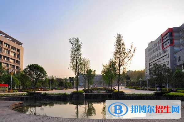 重慶工業(yè)職業(yè)技術(shù)學(xué)院?jiǎn)握谐煽?jī)查詢(xún)時(shí)間