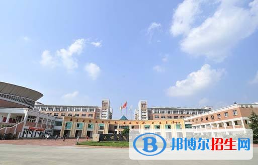 成都中專學校讀出來是什么文憑