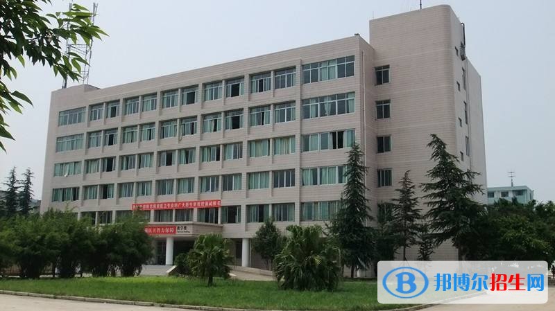 成都初中畢業(yè)讀中專學(xué)校