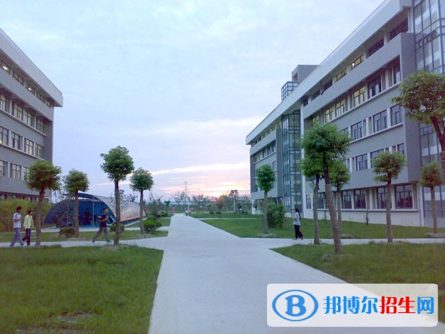 鹽城機(jī)電高等職業(yè)學(xué)校招生辦聯(lián)系電話(huà)