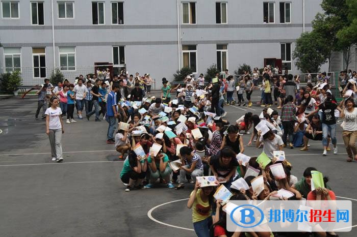 四川沒有初中畢業(yè)證可以讀中專學(xué)校嗎