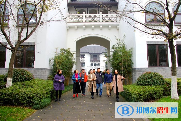 安徽黃梅戲藝術(shù)職業(yè)學(xué)院單招報名時間