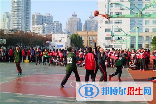 去讀中專學(xué)校學(xué)什么對以后好一點(diǎn)