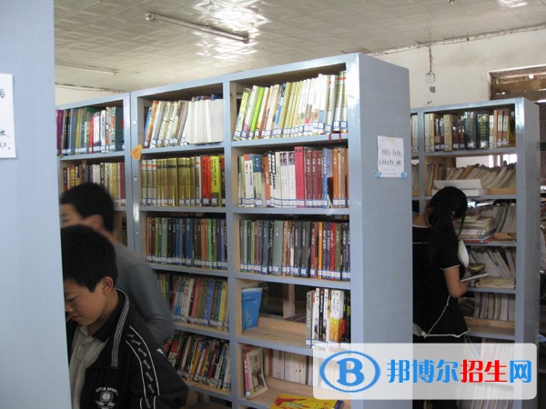 巴中中專學(xué)?？梢钥即髮W(xué)嗎